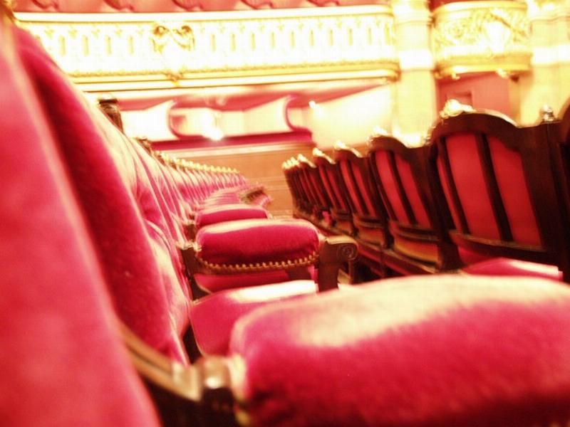 Illustration des personnages de Ruy Blas et Victor Hugo dans une scène critique de l’Espagne